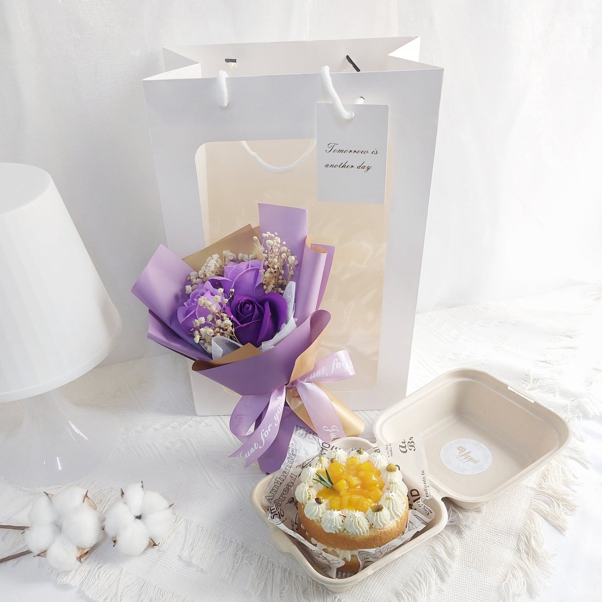 Bento Cake + Flowers - YippiiGift