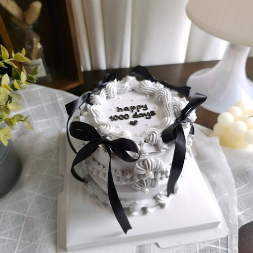 Minimalist Vintage 4 Inch Cake - YippiiGift