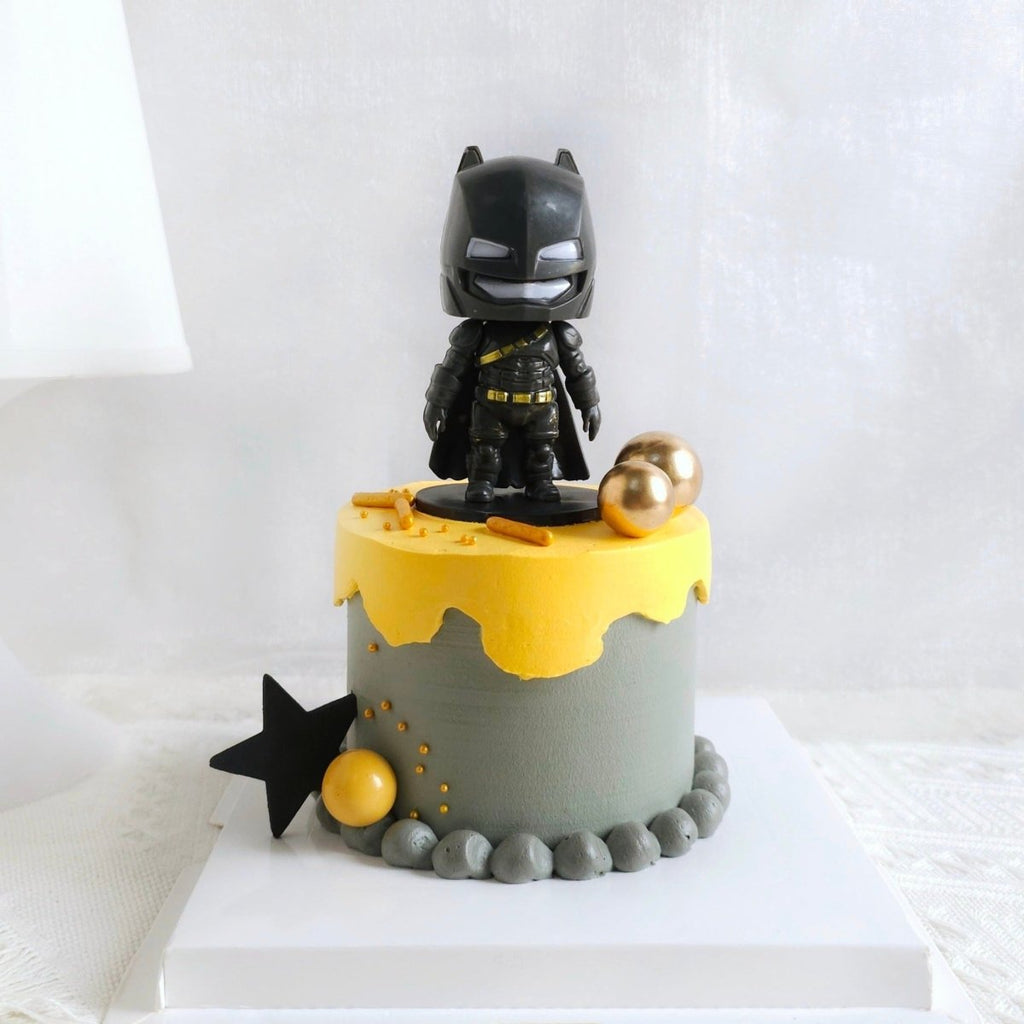Batman Cake D4" H3.5" (with Toy) - YippiiGift