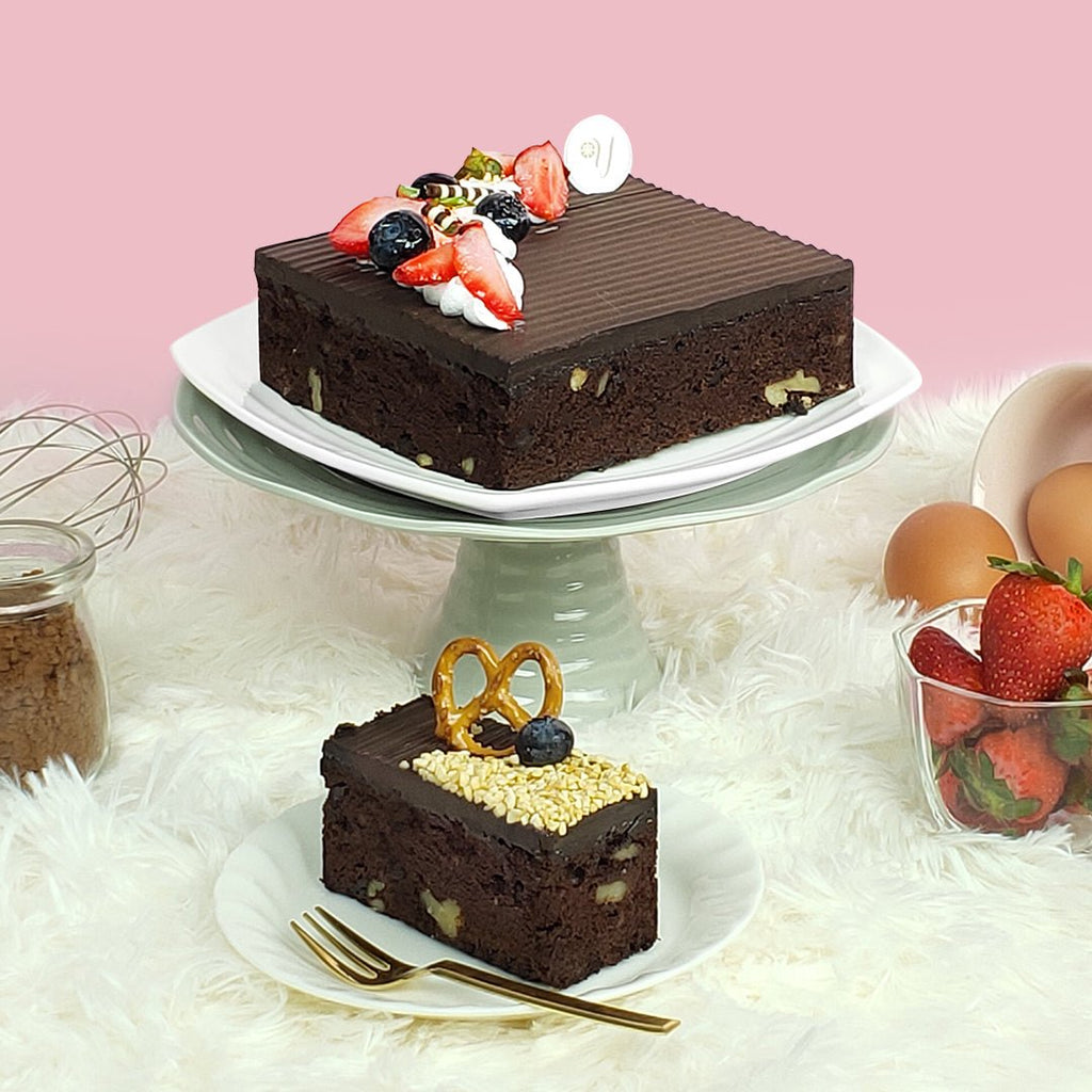 Chocolate Brownie Sponge Cake - YippiiGift