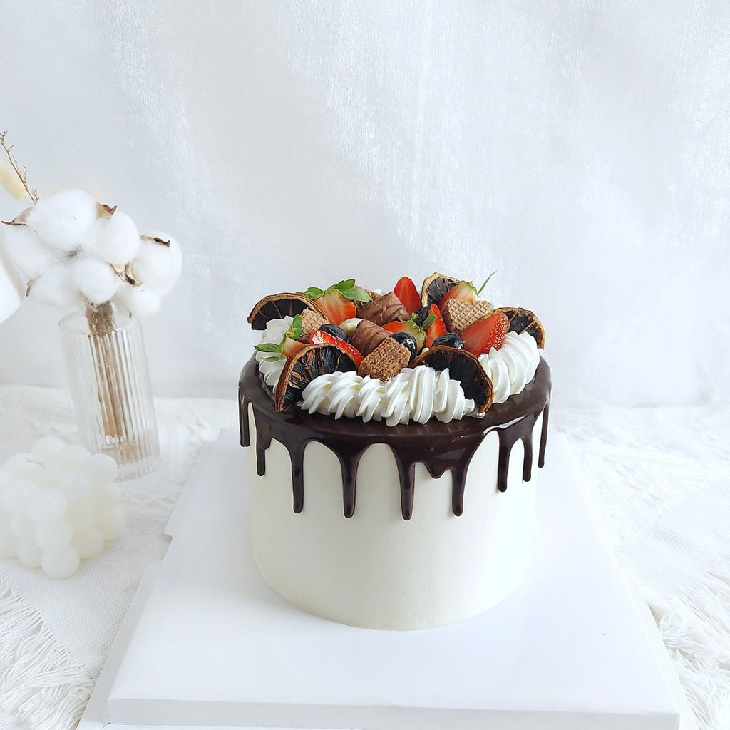 Fruity Chocolate Cake - YippiiGift