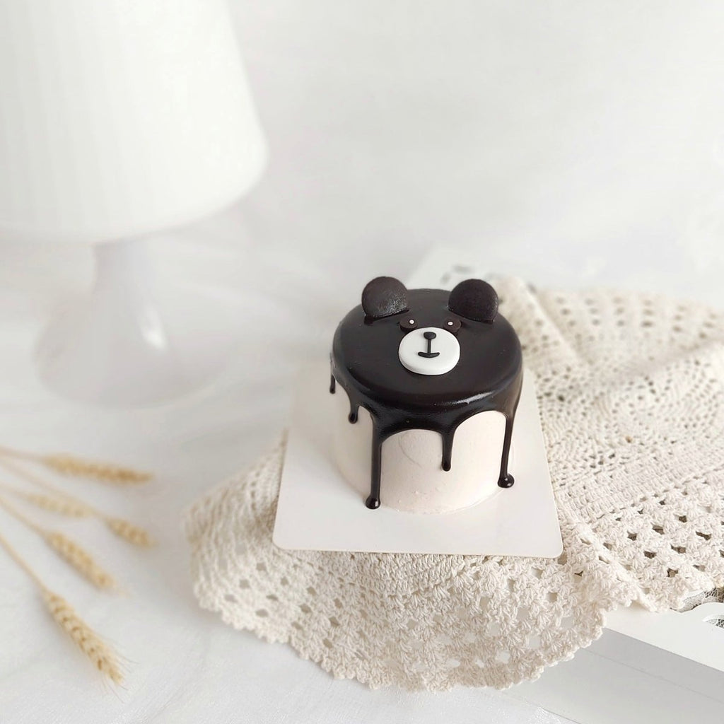Mini Character Design Cake 3 Inch - Choco Drip Bear - YippiiGift