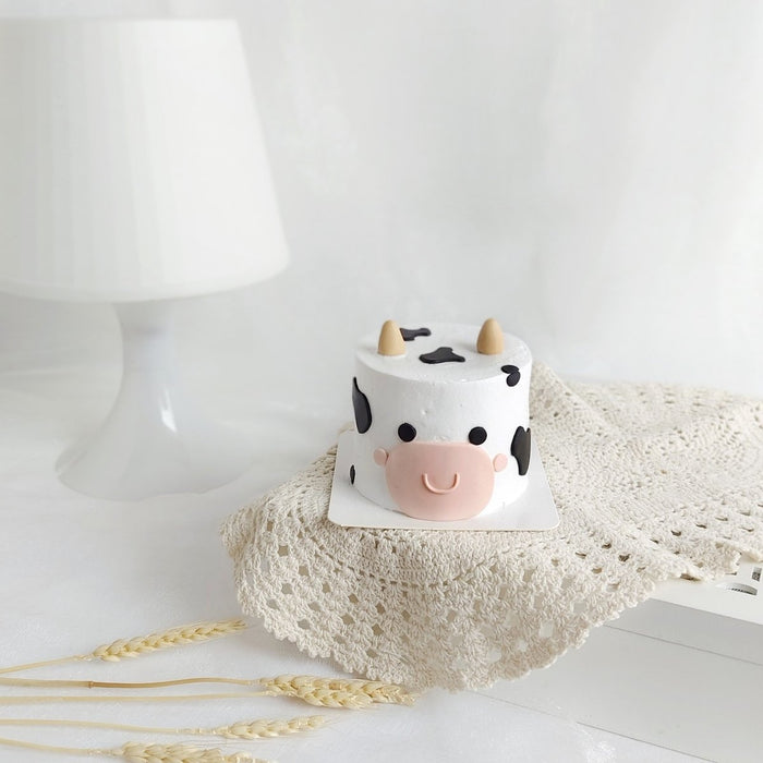Mini Character Design Cake 3 Inch - Moo Moo Cow - YippiiGift