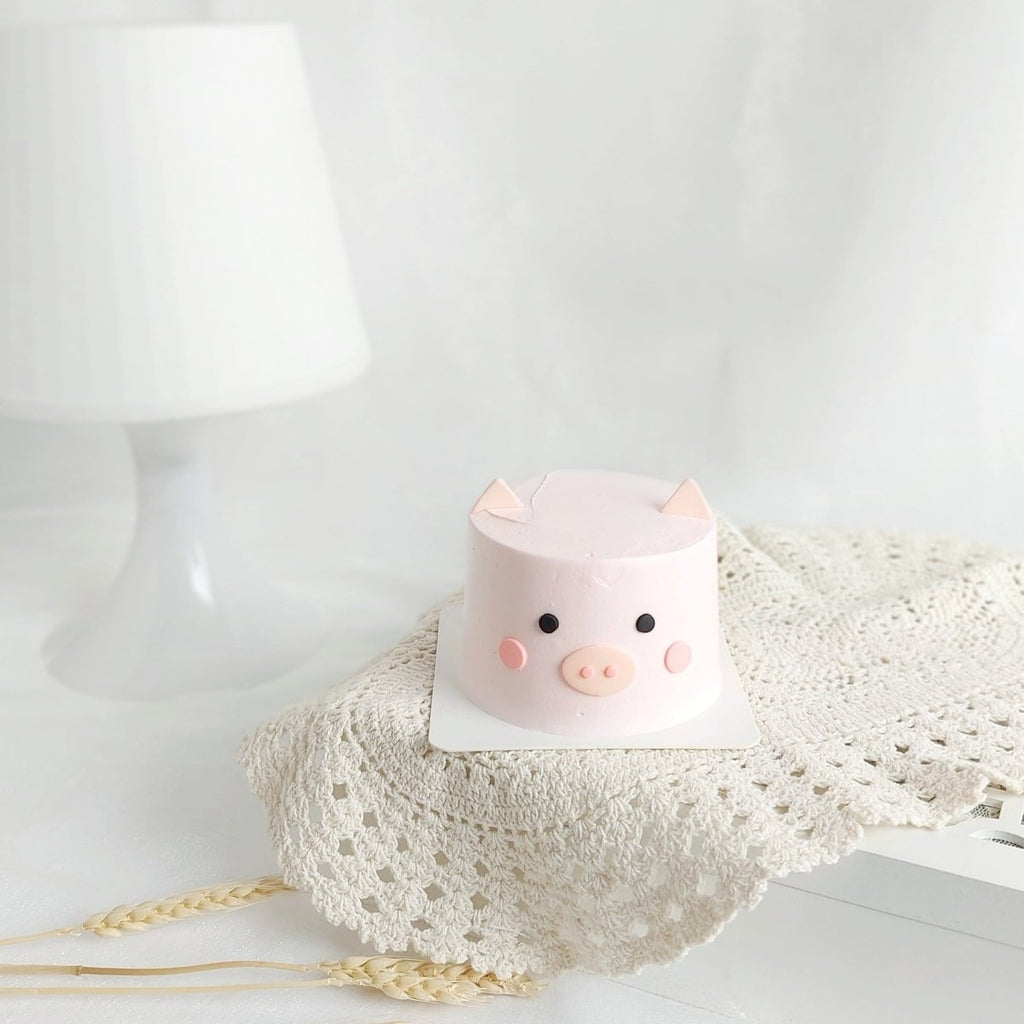 Mini Character Design Cake 3 Inch - Pink Pig - YippiiGift