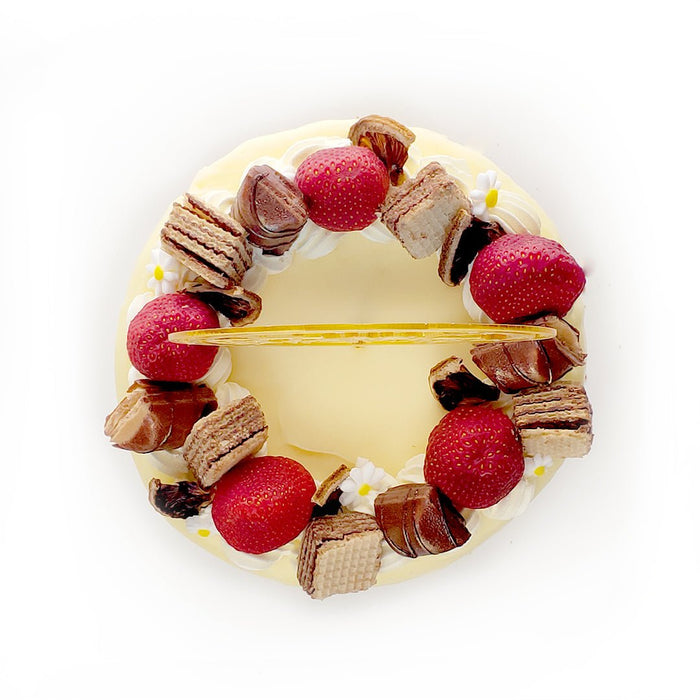 White Chocolate Crumbles Cake - YippiiGift