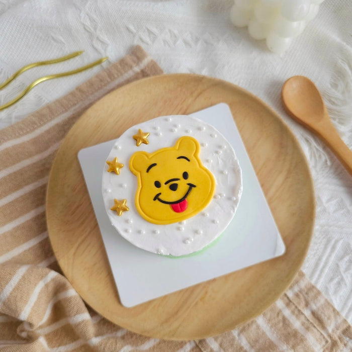 Winne the Pooh Cake 2D Fondant 3 Inch - YippiiGift
