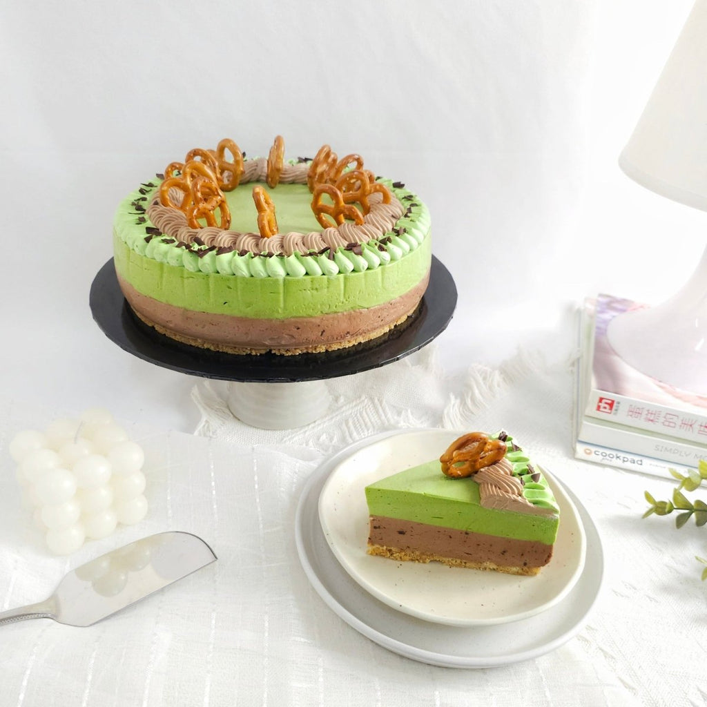 Chocolate Matcha Cheesecake - YippiiGift