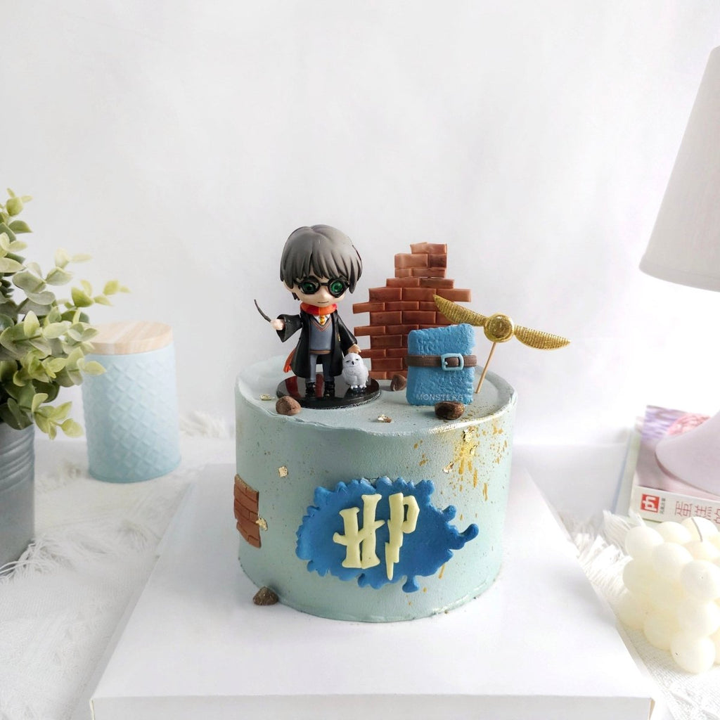 Harry Potter Cake 6 Inch (with Toy) - YippiiGift