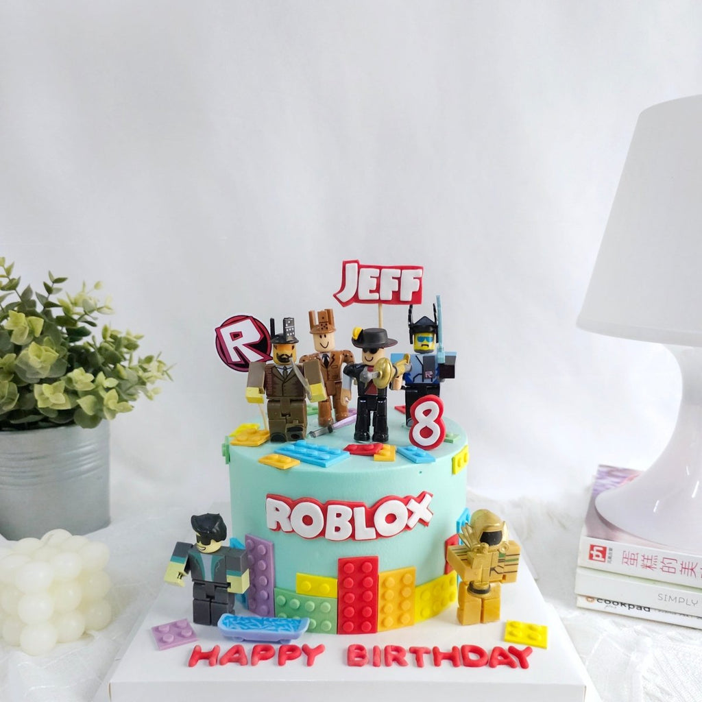 Roblox Cake 6 inch (with Toy) - YippiiGift