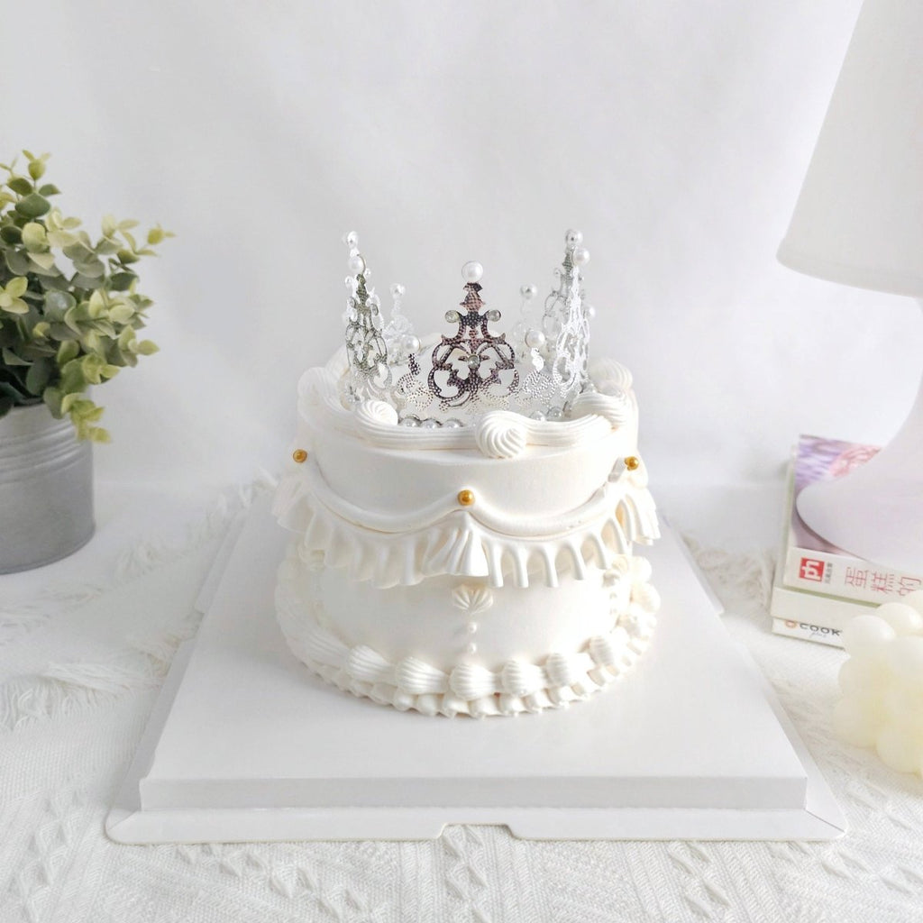 Vintage Ivory Crown Cake 6 inch - YippiiGift