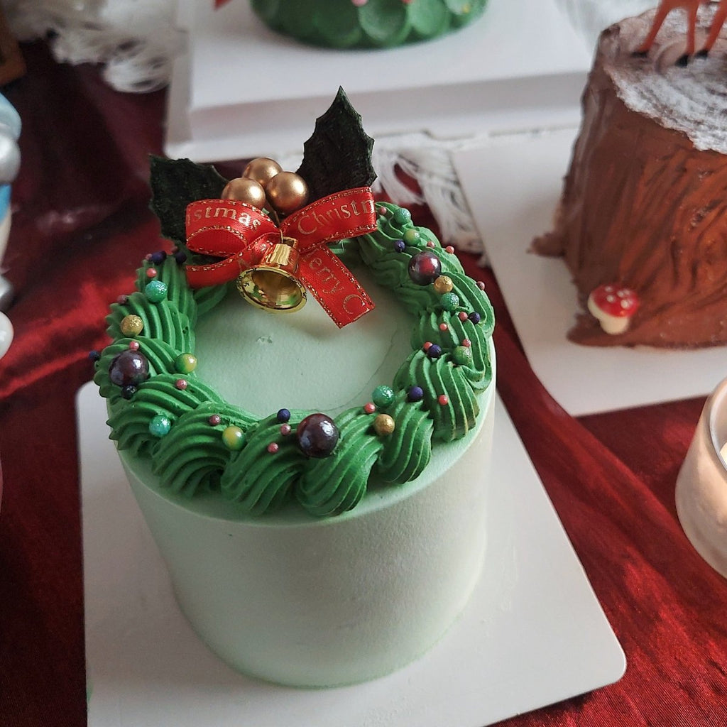 Christmas Wreath Cake 3 Inch - YippiiGift