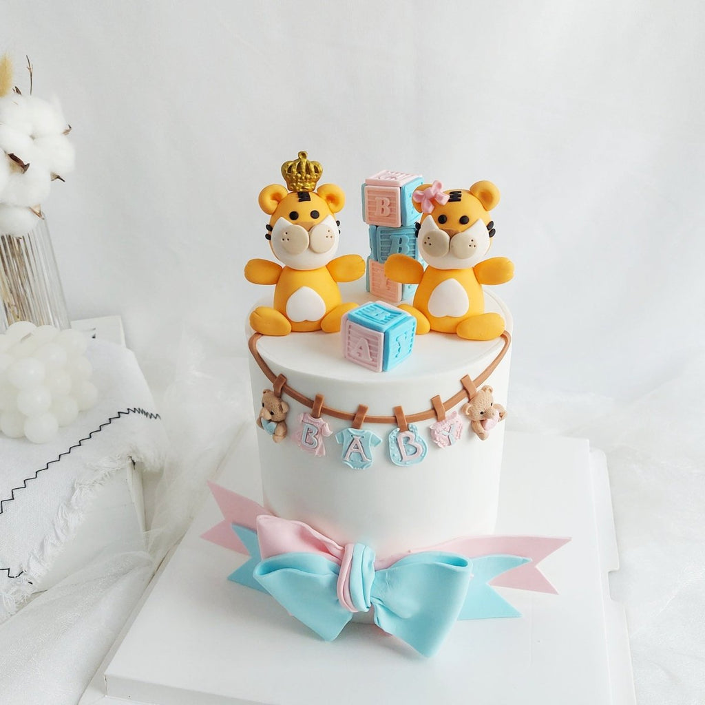 Crown Tiger and Tigress Cake 6 Inch D 5 Inch H (Full Fondant) - YippiiGift