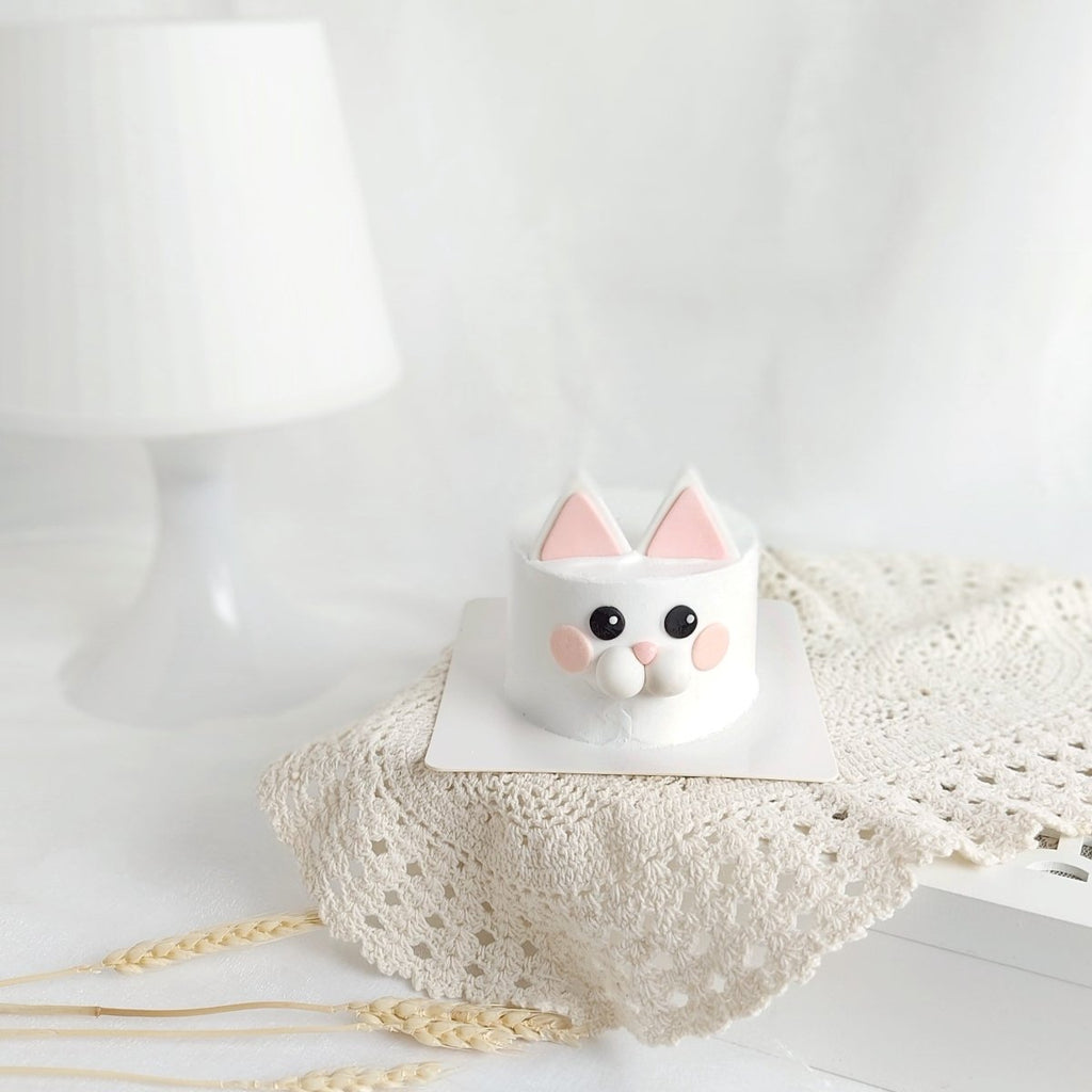 Mini Character Design Cake 3 Inch - White Cat - YippiiGift
