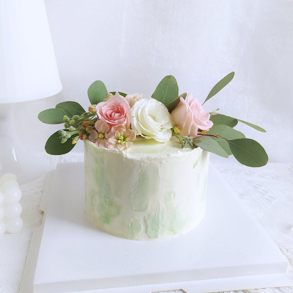 Minimalist Floral Wedding Cake 6 Inch (Eucalyptus, Matthiola, Rose) - YippiiGift