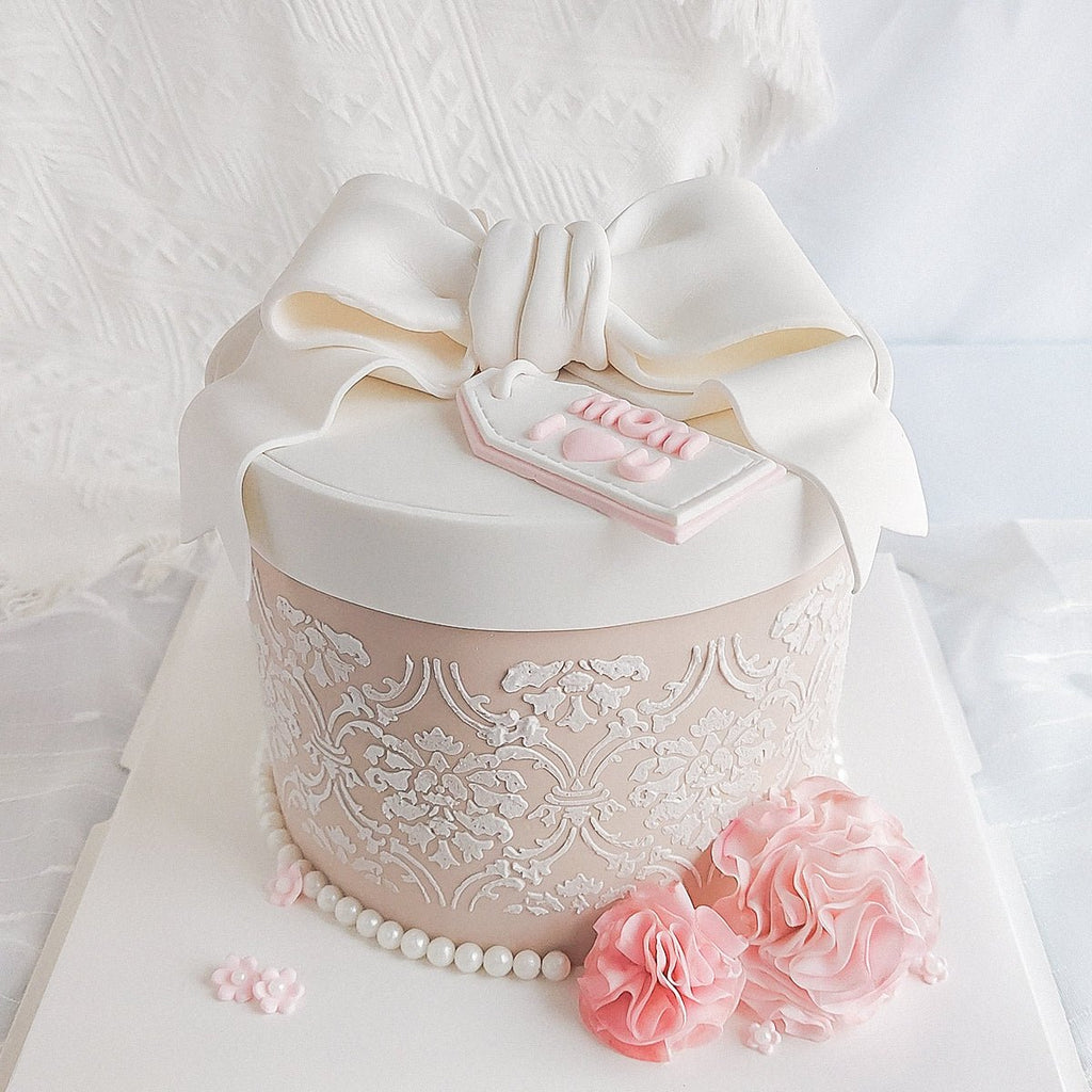 MOM Elegant Gift Box Fondant Cake - YippiiGift