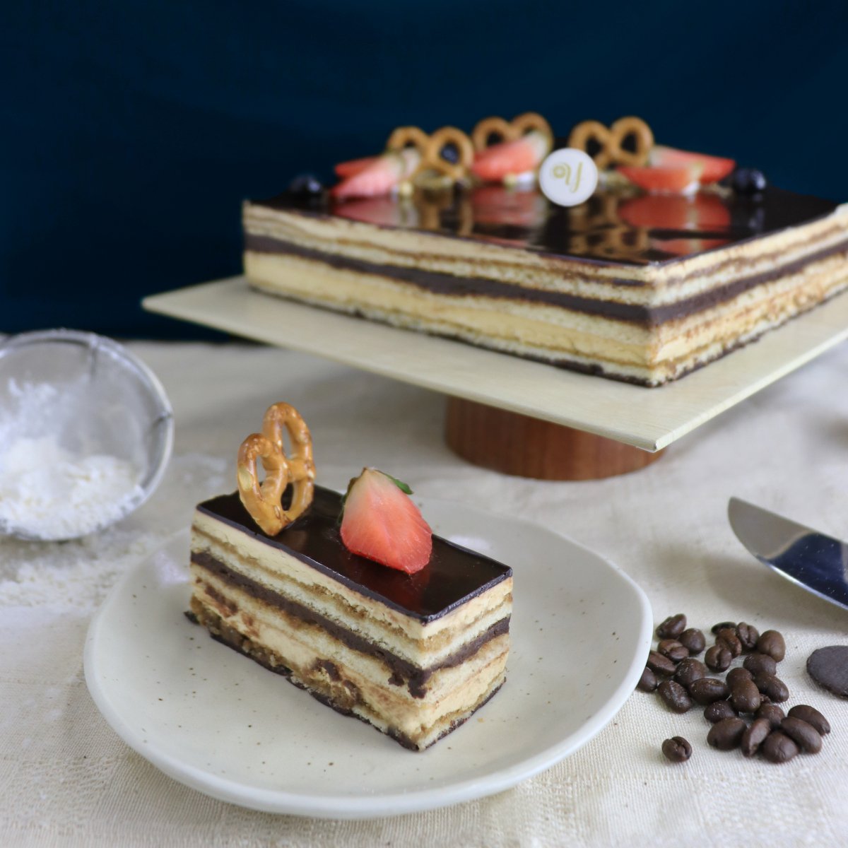 Opera Cake Slicing - Ultrasonic Cake Cutting Knives - CHEERSONIC