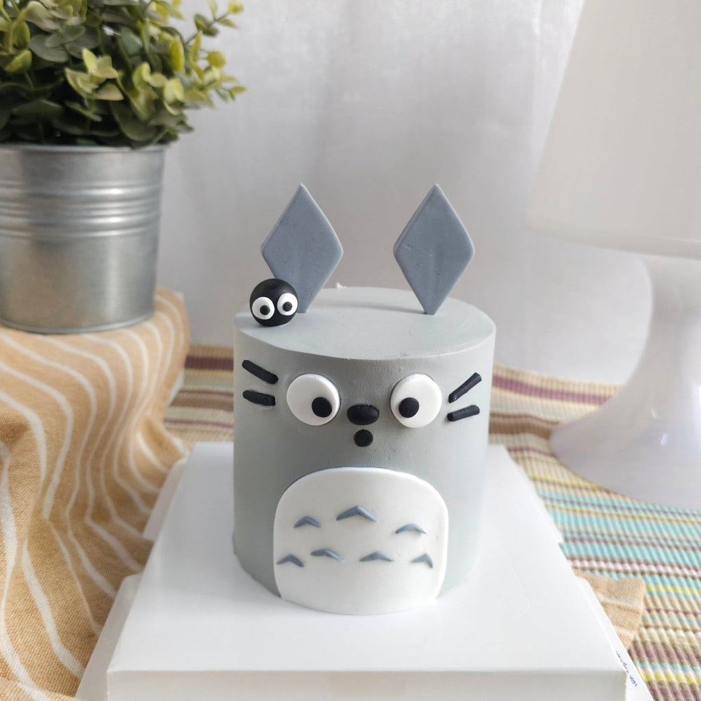 Totoro Cake 4 Inch - YippiiGift