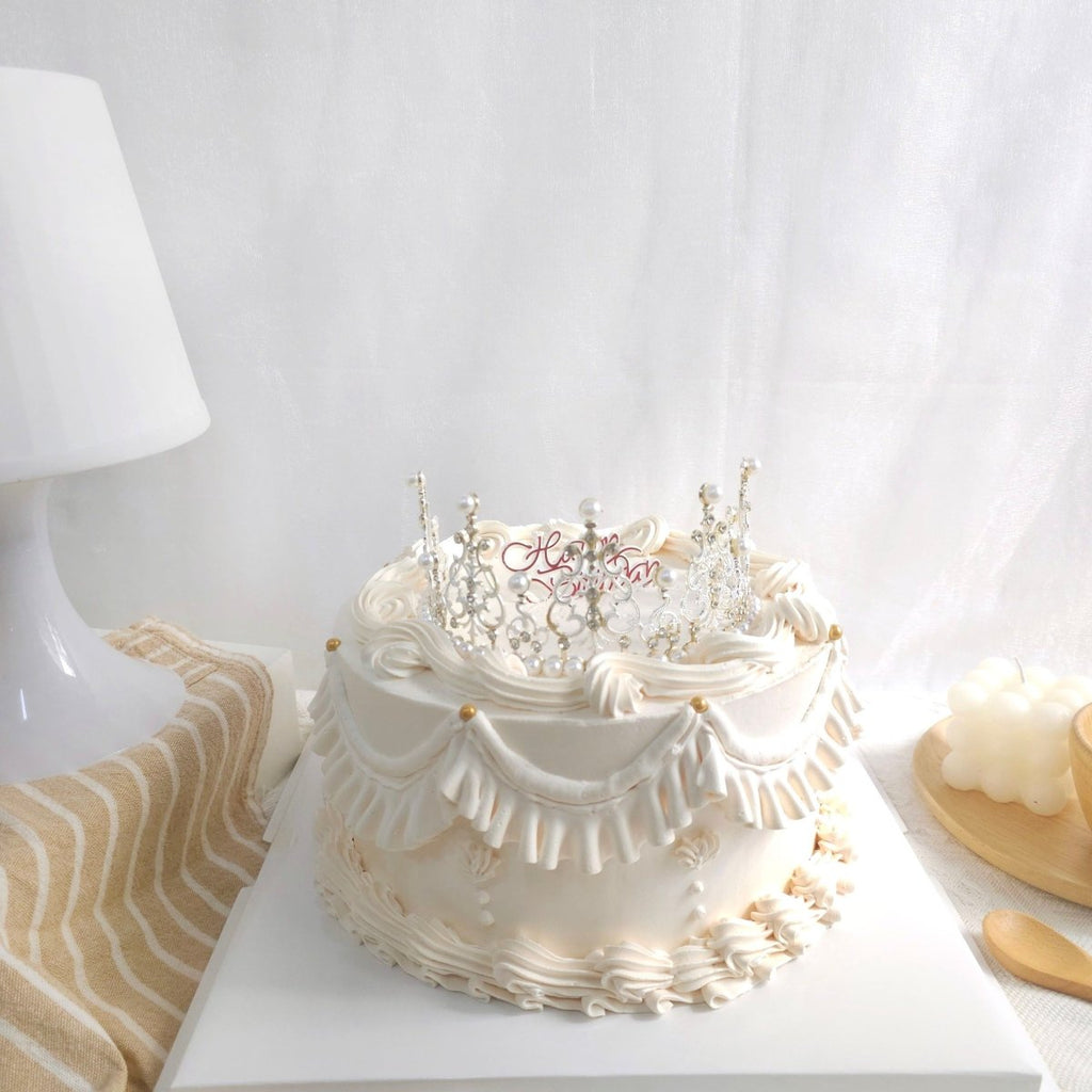 Vintage Ivory Crown Cake 6 inch - YippiiGift