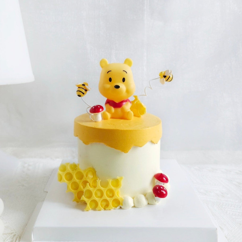Winnie the Pooh Cake D4" H3.5" (with Toy) - YippiiGift